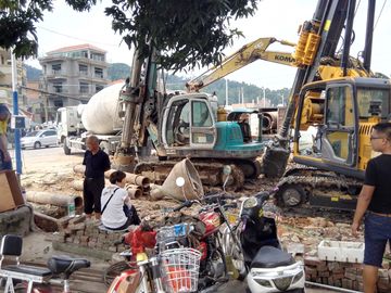 ड्रिलिंग अनुप्रयोगों के लिए 32 एमपीए हाइड्रोलिक प्रणाली और 100kN अधिकतम खींचने वाले बल के साथ भारी शुल्क 50,000 किलोग्राम पाइलिंग रिग मशीन