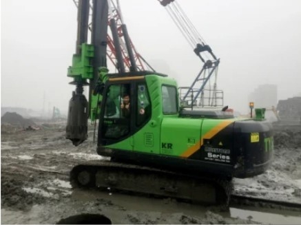 ड्रिलिंग गहराई 83m रोटरी पाइल मशीन व्यास 2500Mm टॉर्क 360 KN.M KR360c रोटरी पाइलिंग रिग